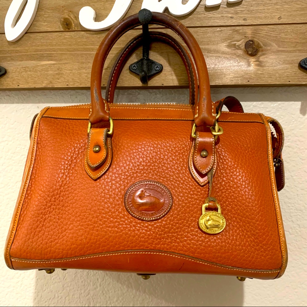 Vintage Dooney & Bourke hand/crossbody bag